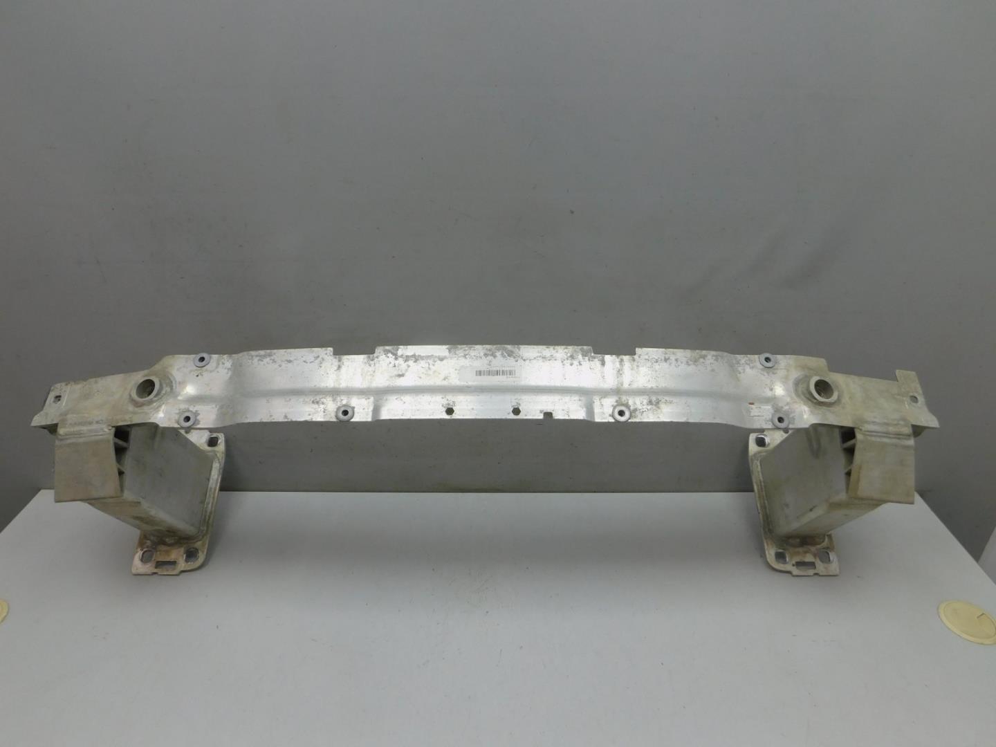 Усилитель переднего бампера