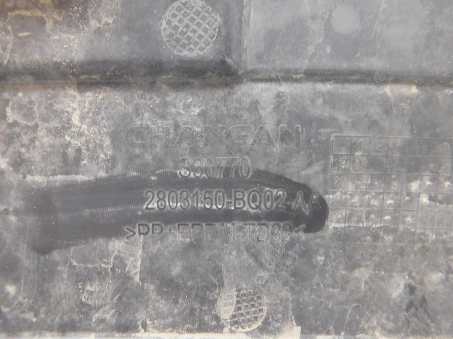 Кожух замка капота