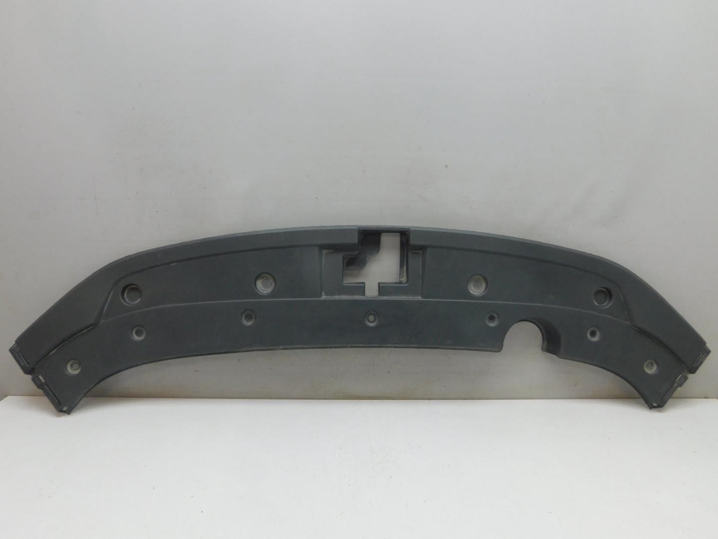 Кожух замка капота