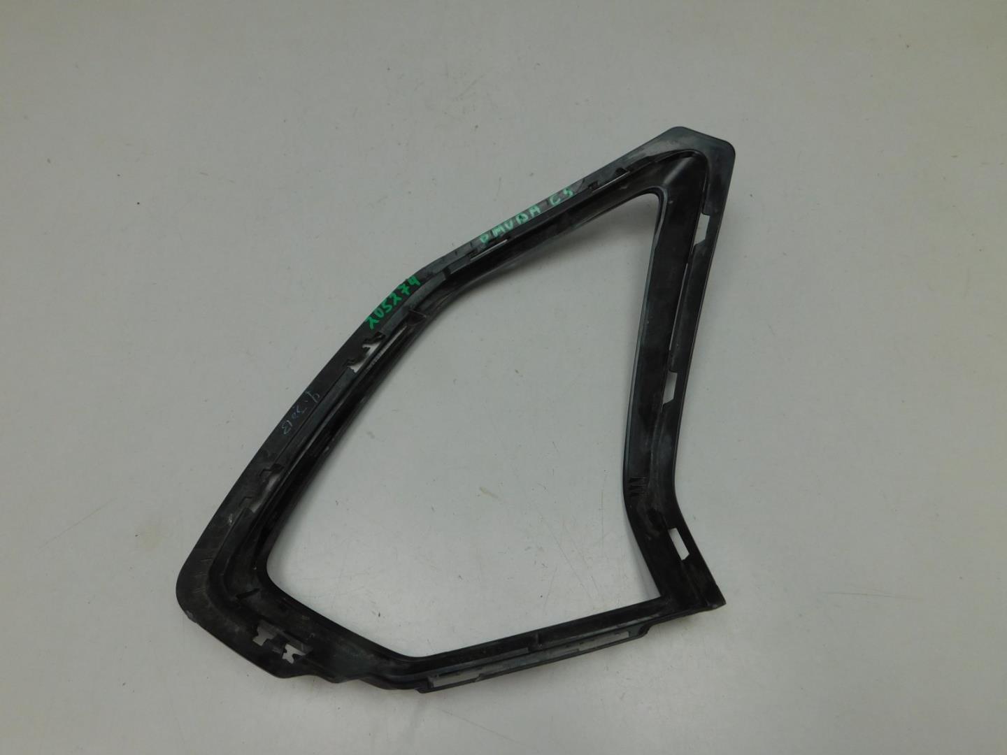 Накладка переднего бампера