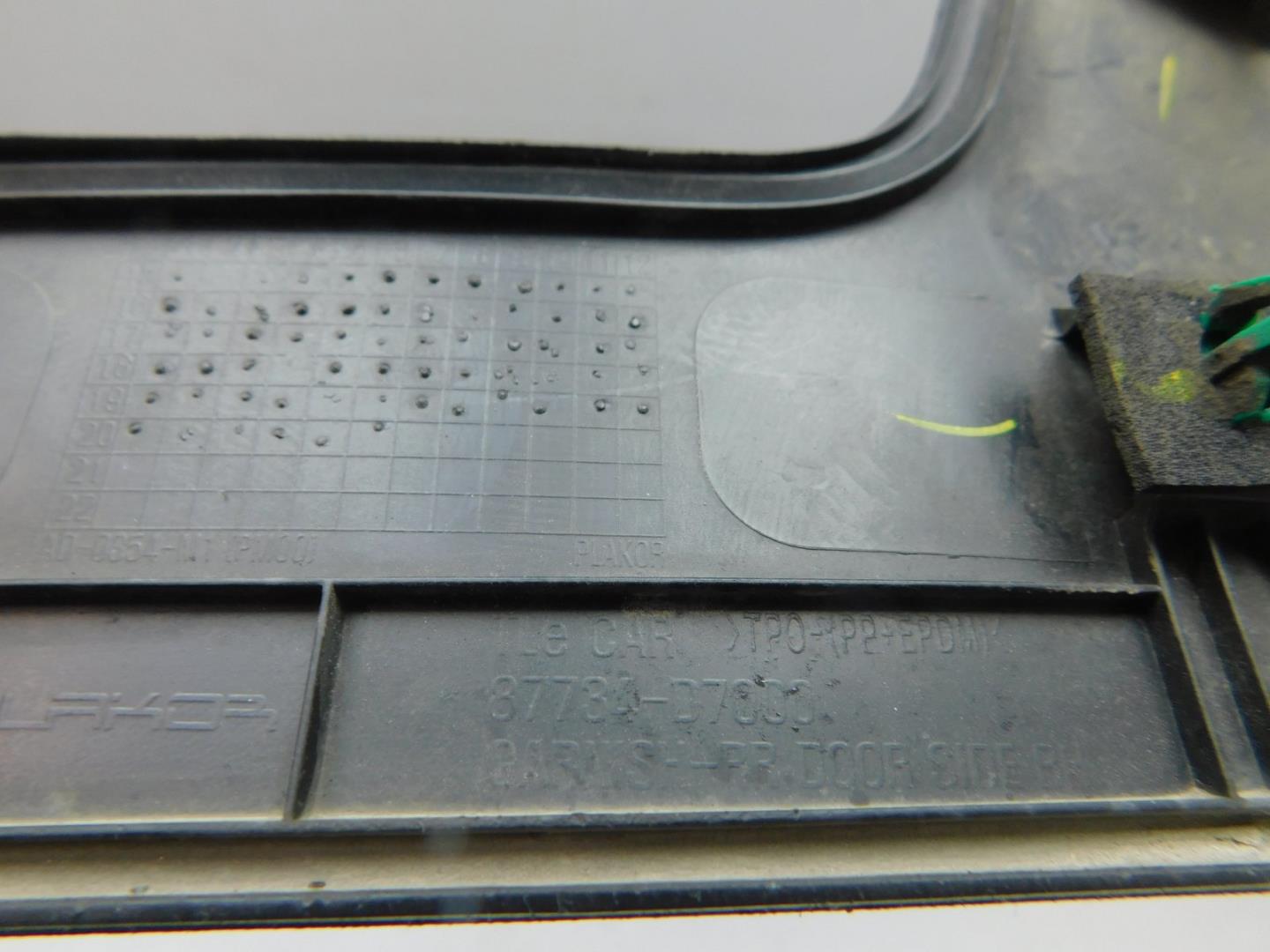 Накладка двери задней правой