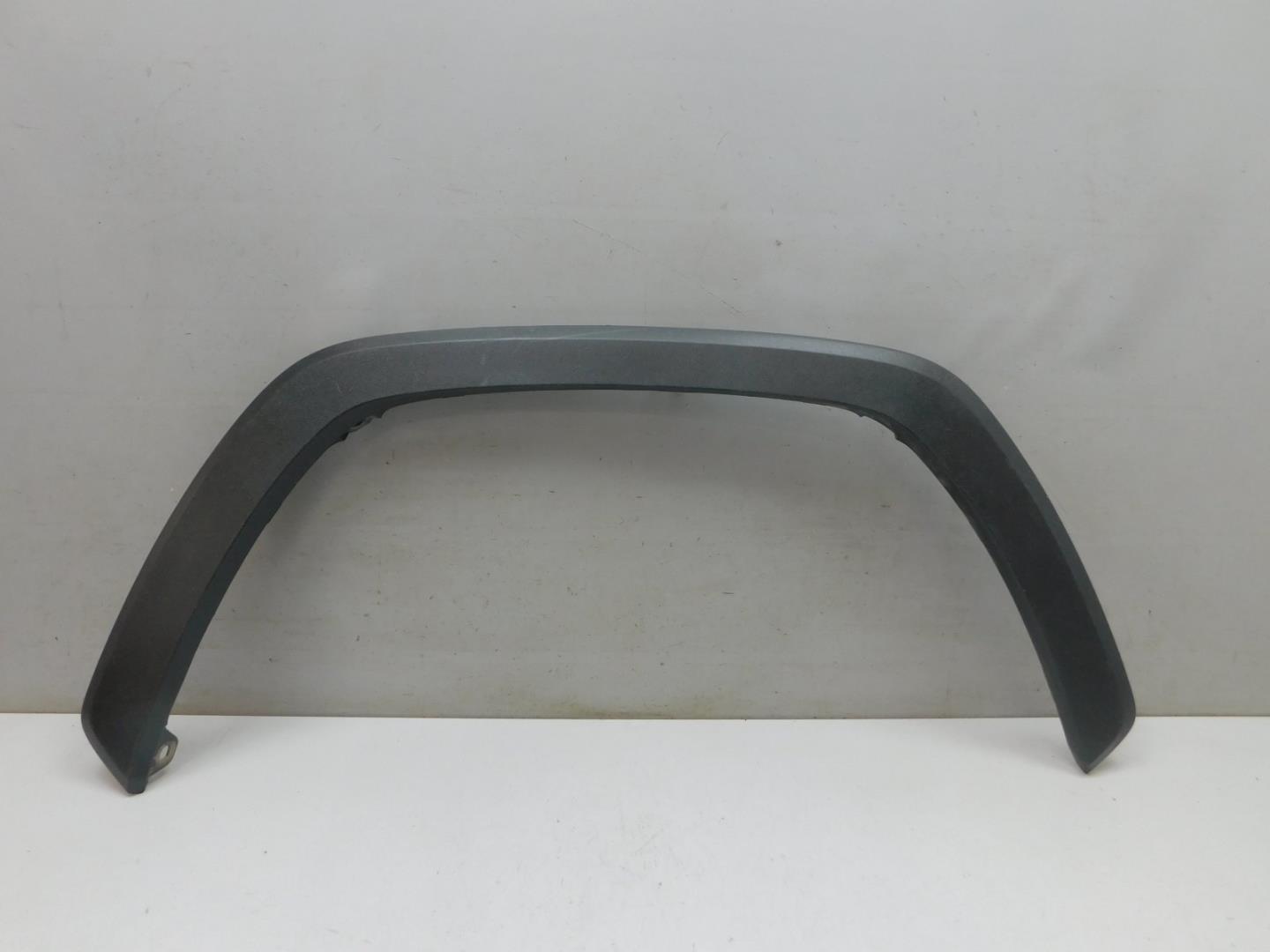 Накладка переднего крыла правого