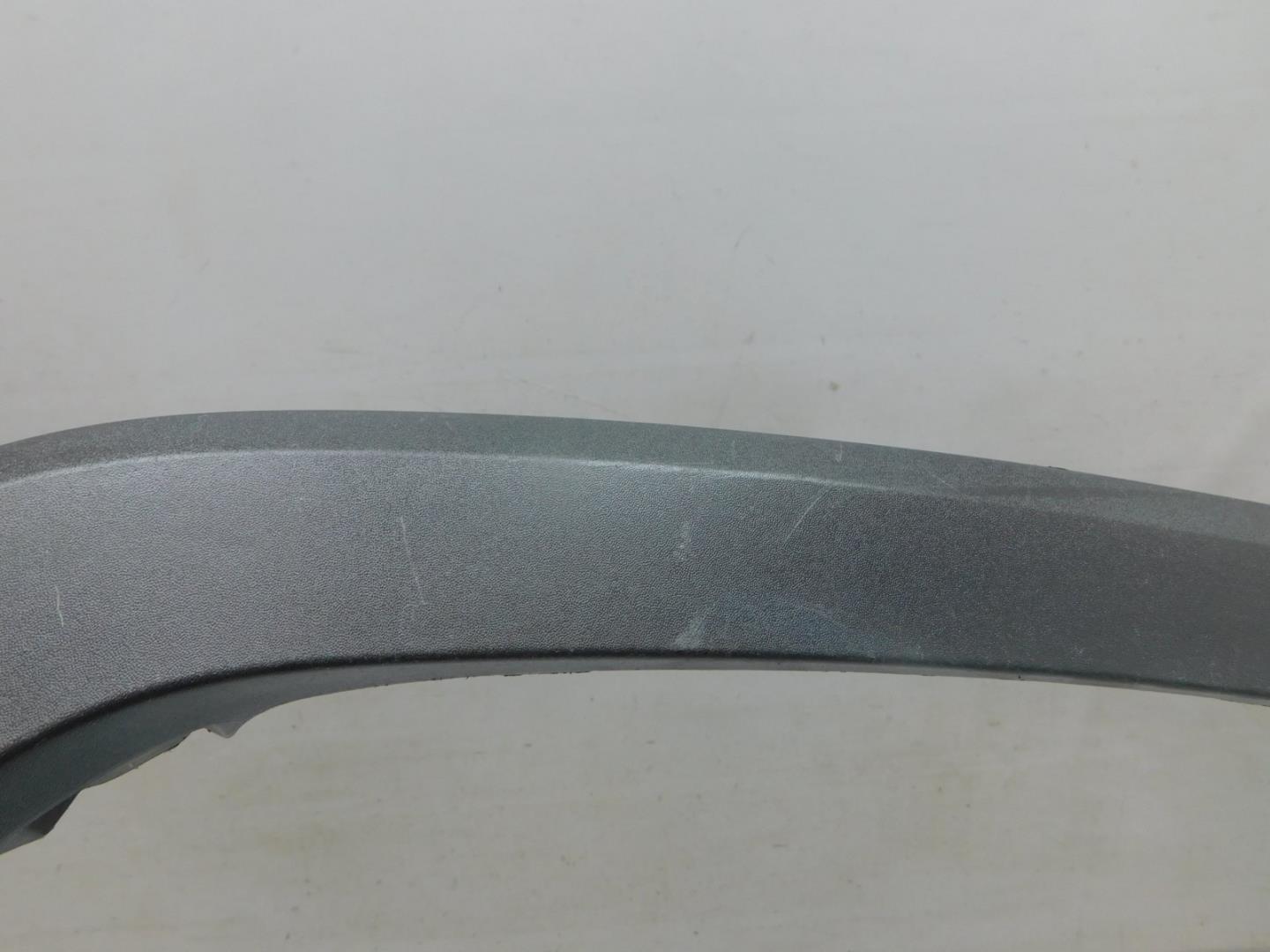 Накладка переднего крыла правого