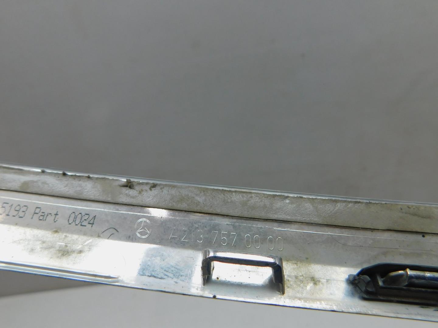 Накладка двери багажника