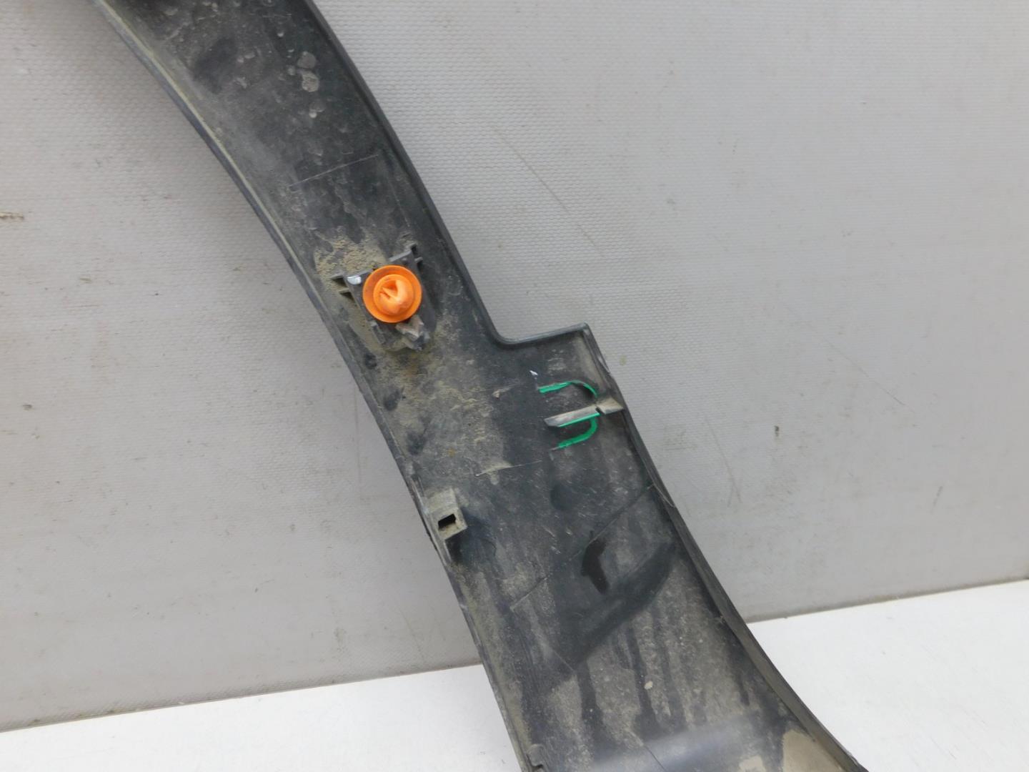 Накладка переднего крыла правого