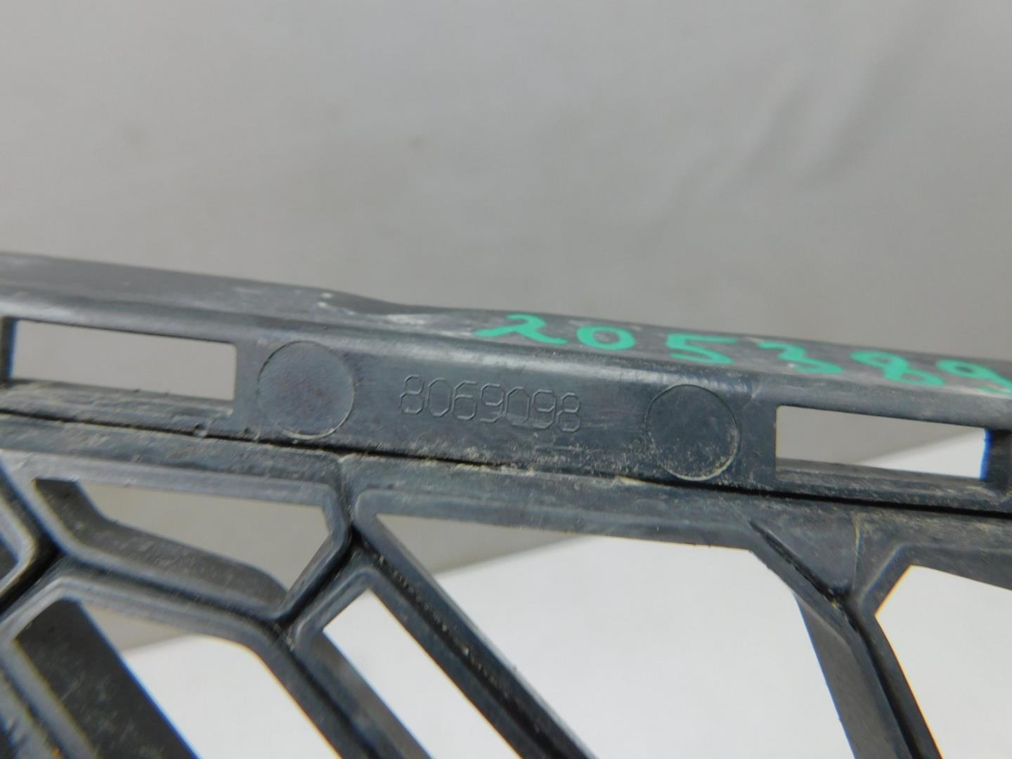 Решетка в бампер правая