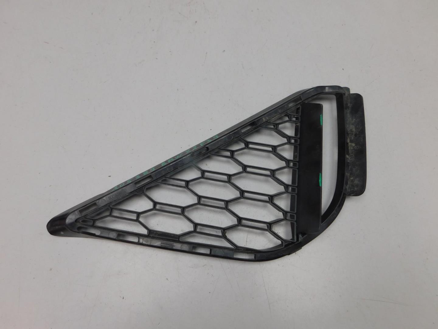Решетка в бампер правая