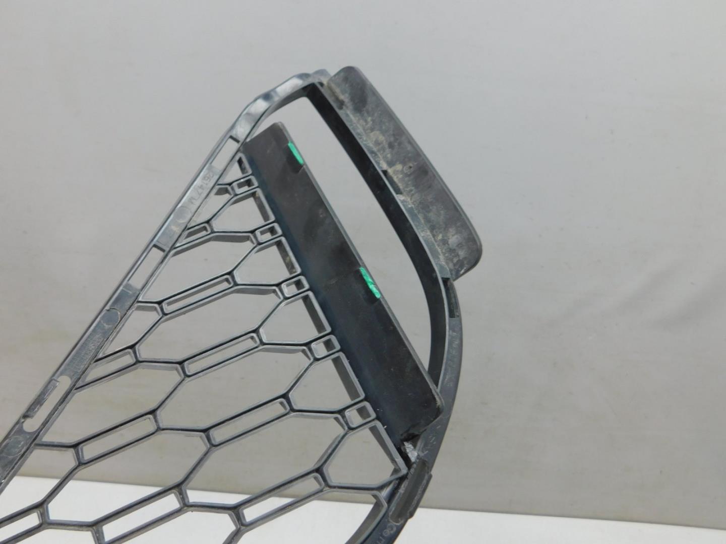 Решетка в бампер правая