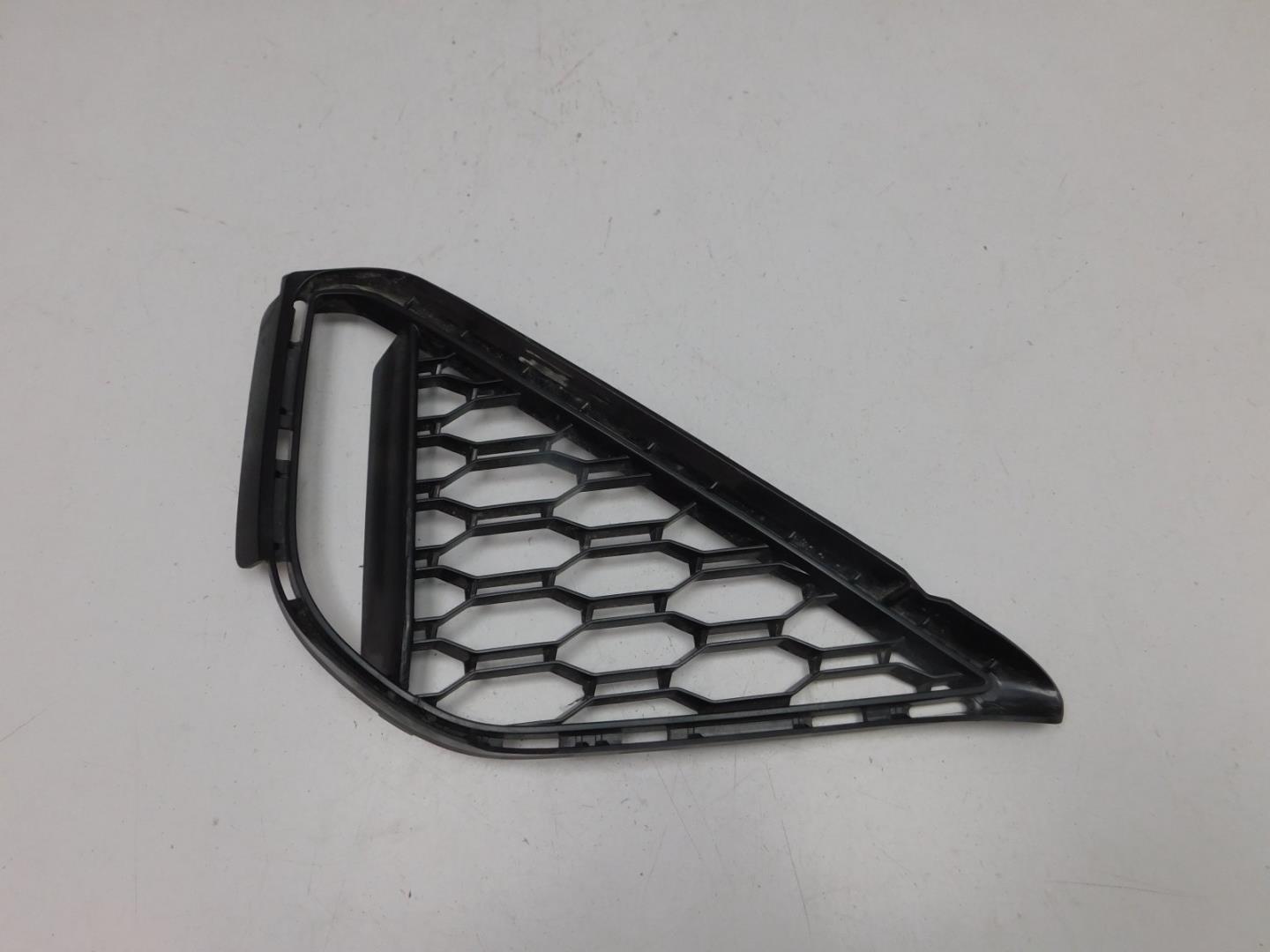 Решетка в бампер правая