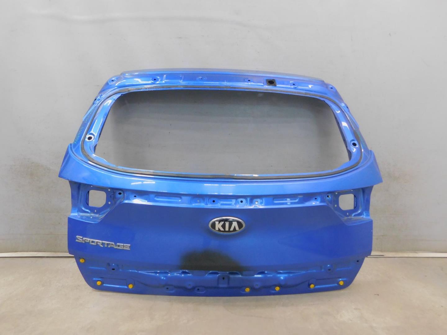 Дверь багажника