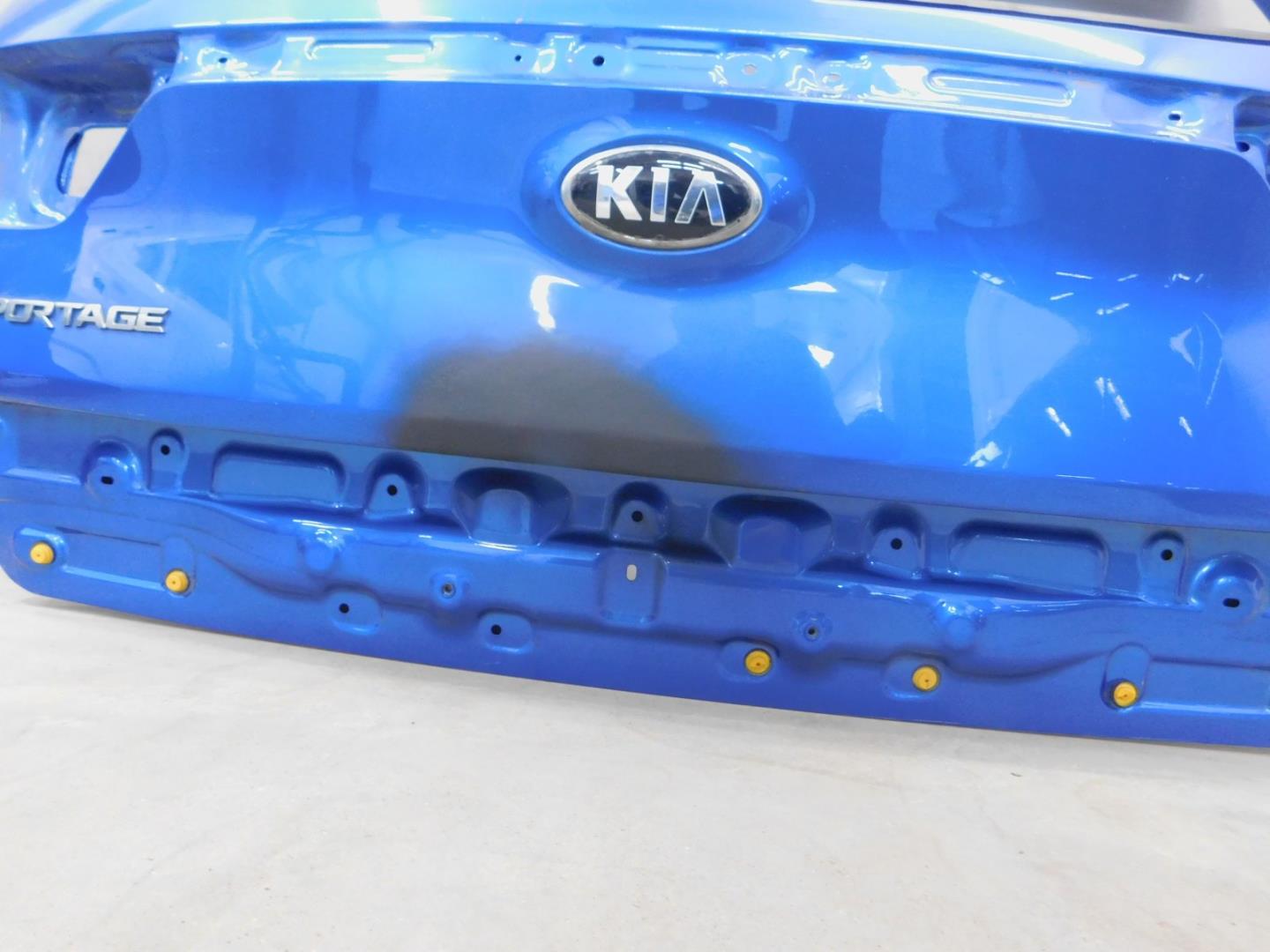 Дверь багажника