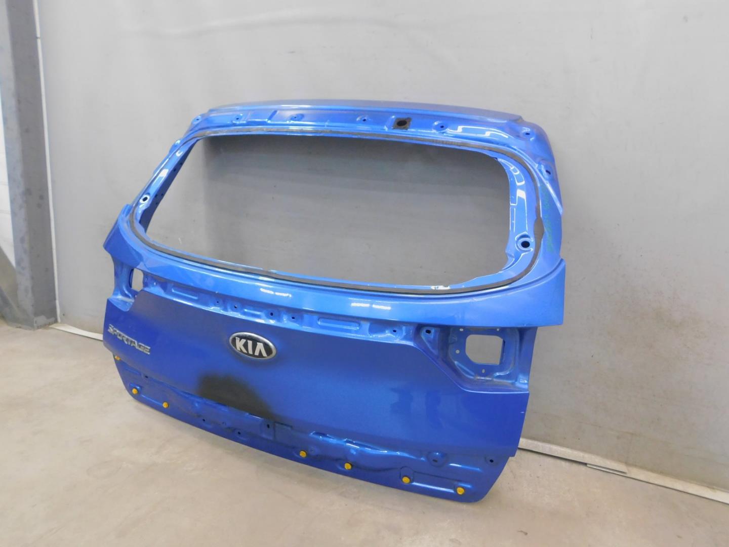 Дверь багажника