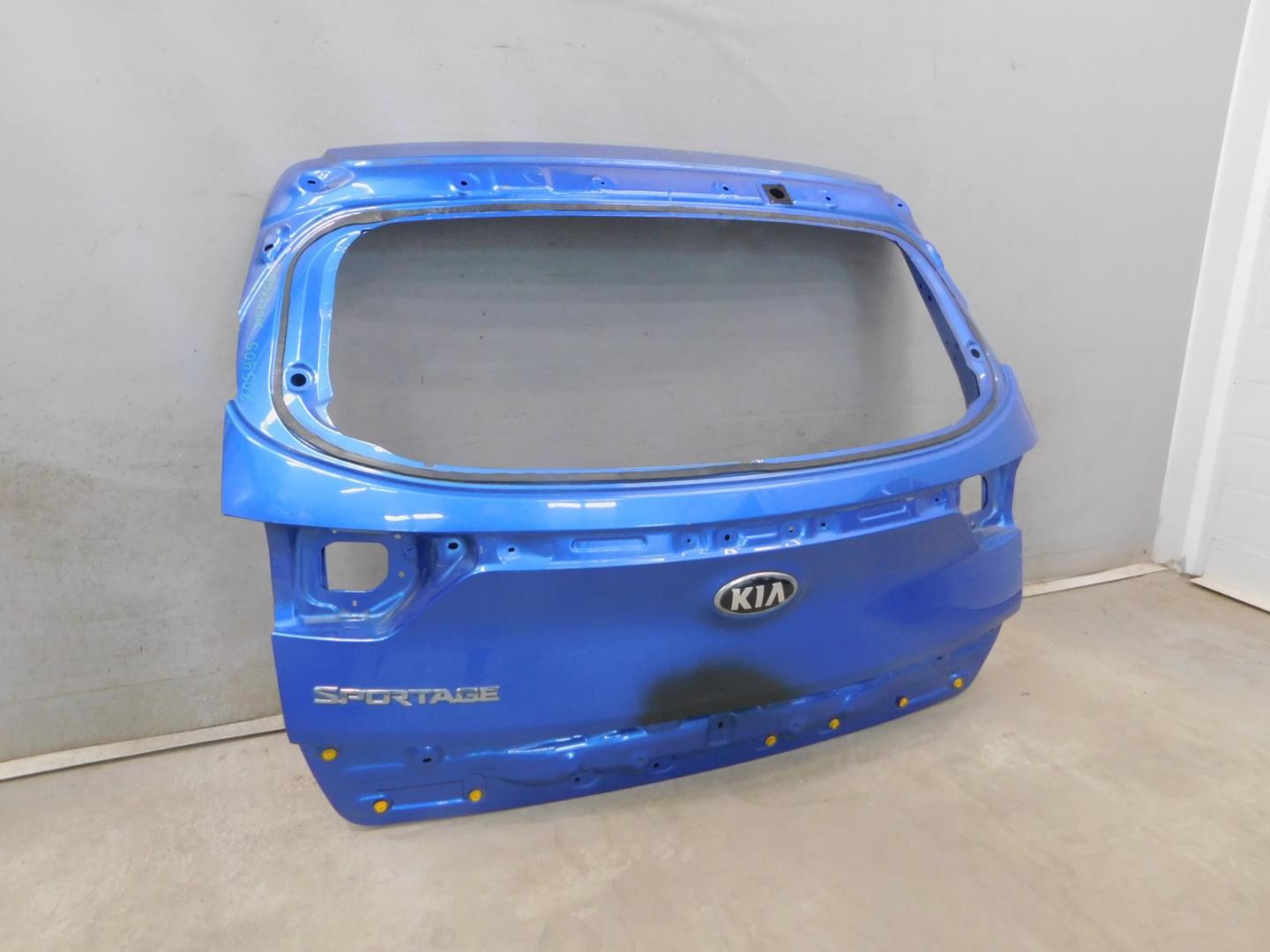 Дверь багажника