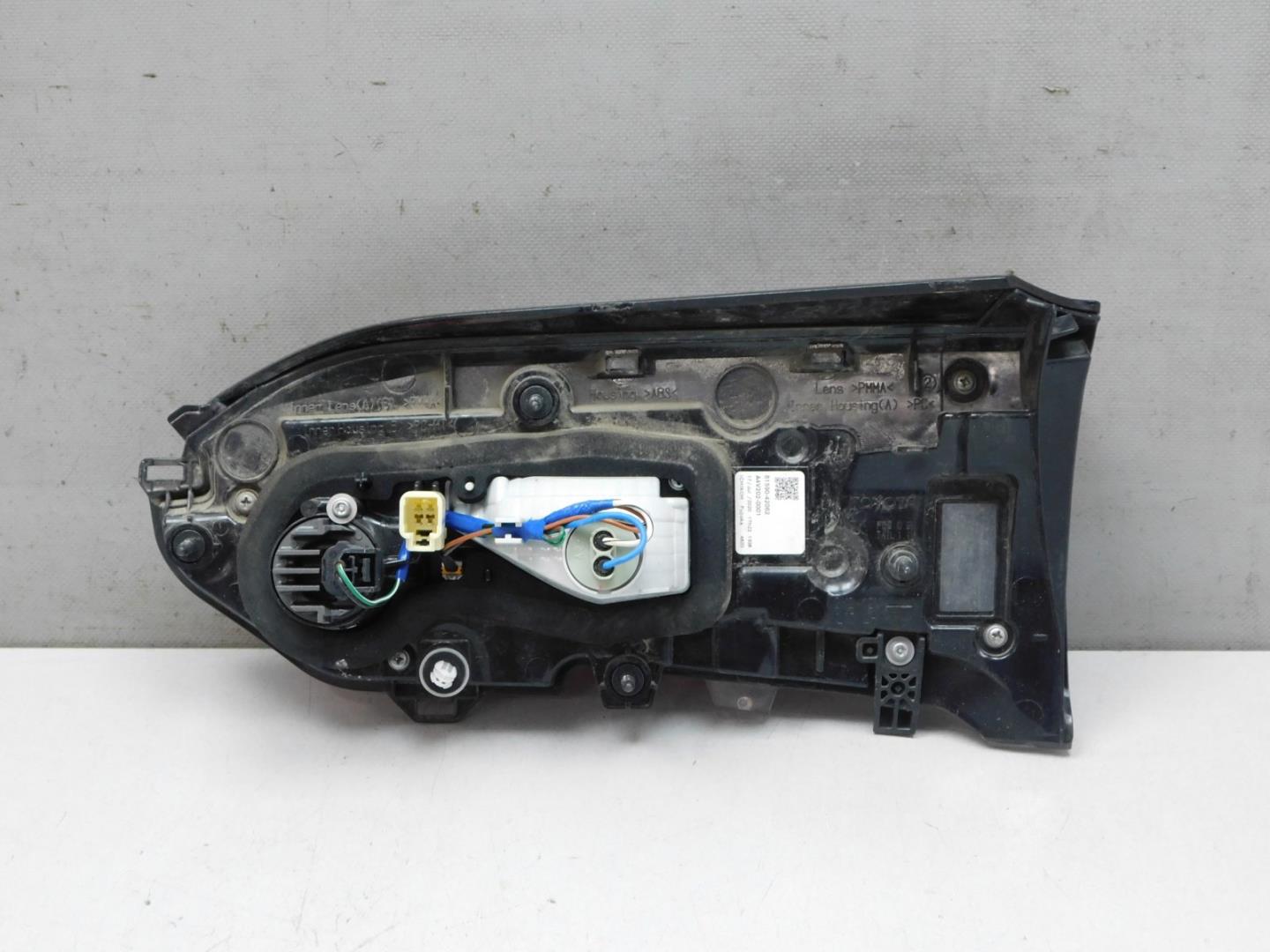 Фонарь задний внутренний левый