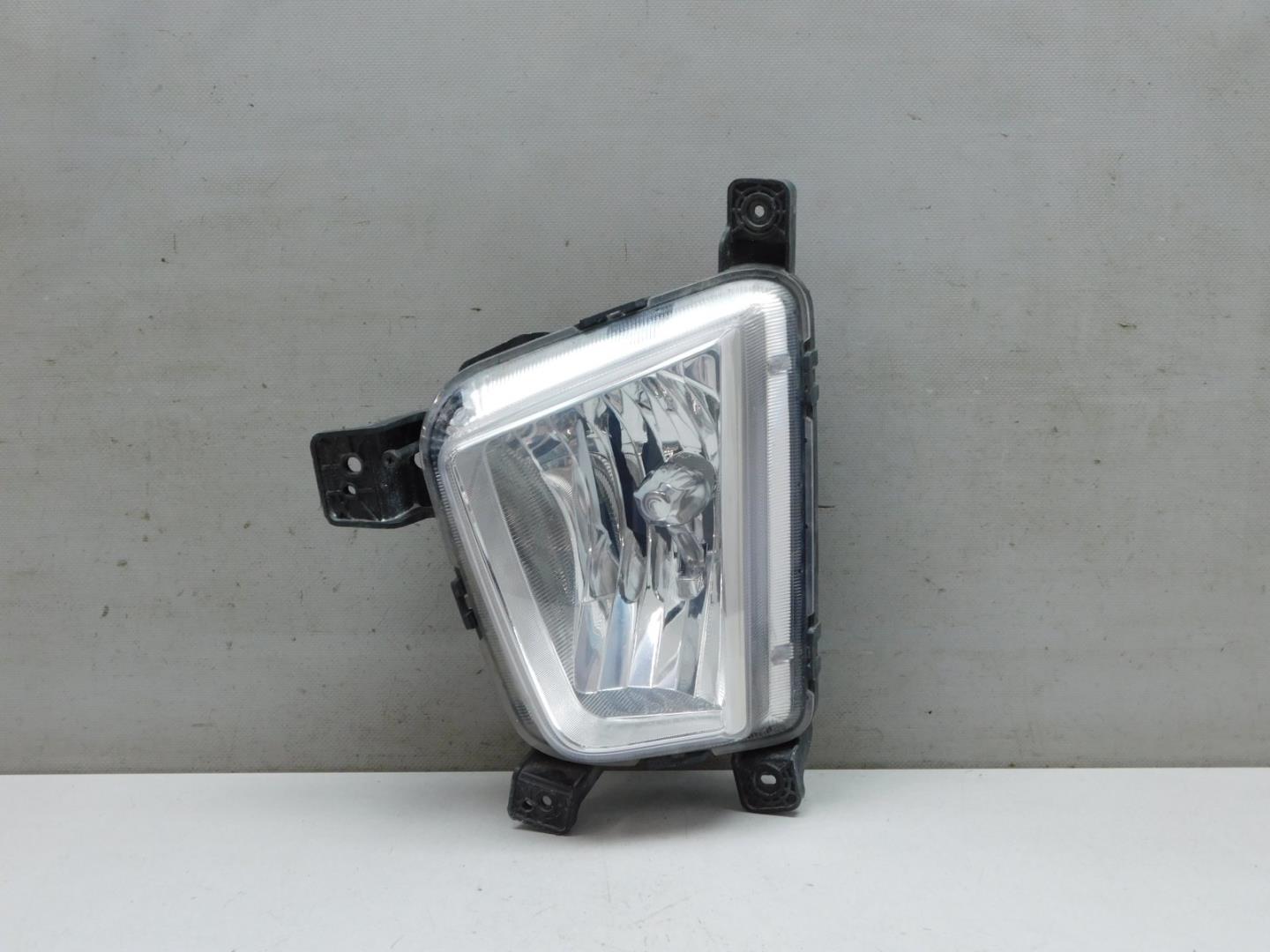 Фара противотуманная левая