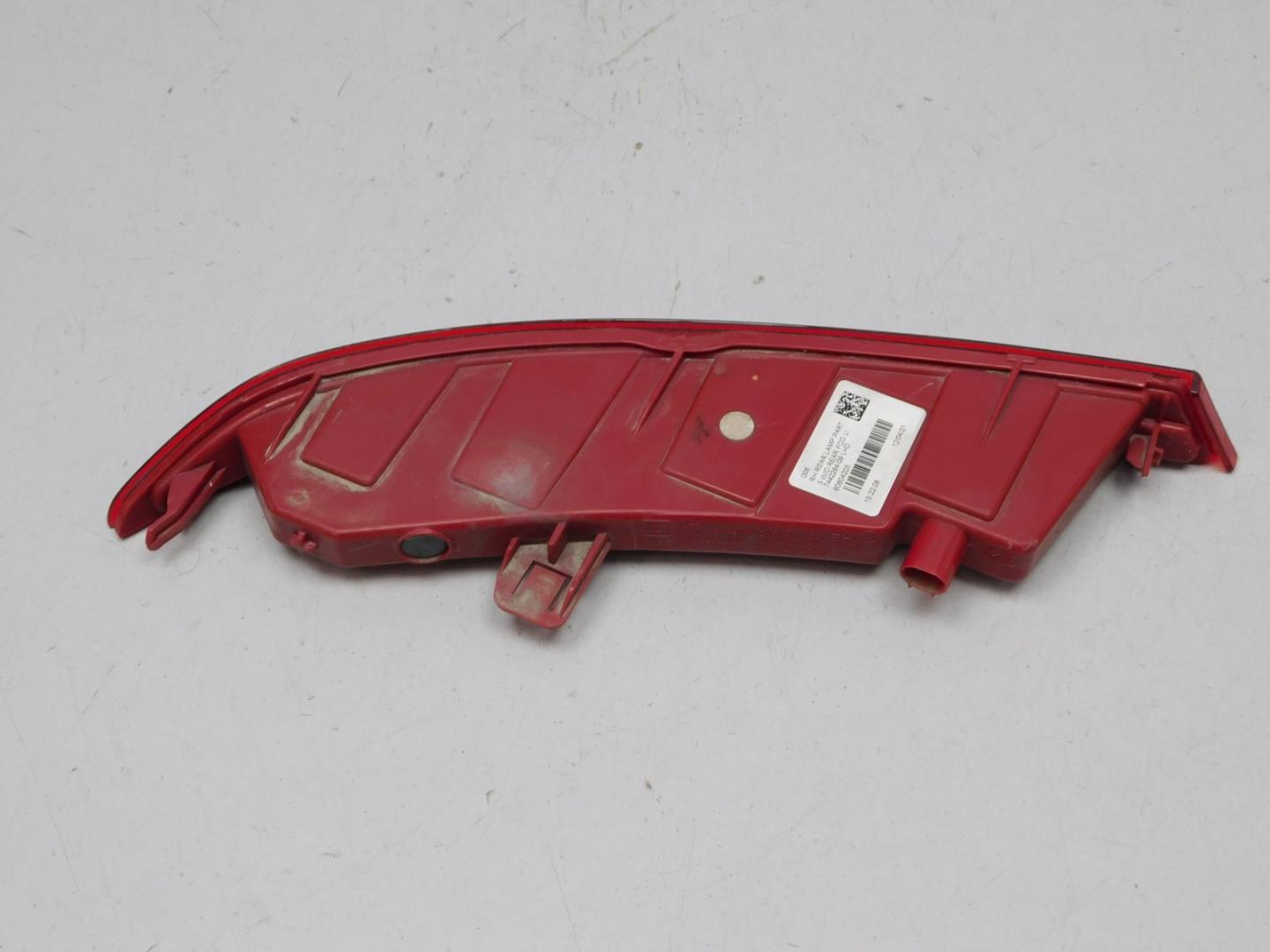 Фонарь задний в бампер правый