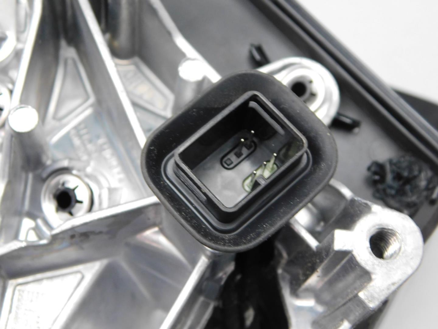 Зеркало правое электрическое