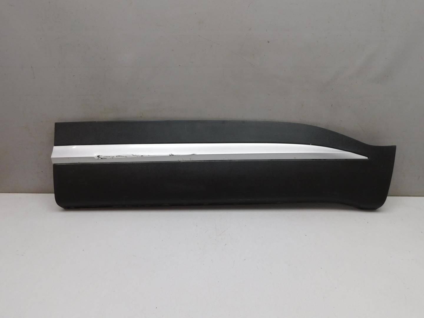 Накладка двери передней правой