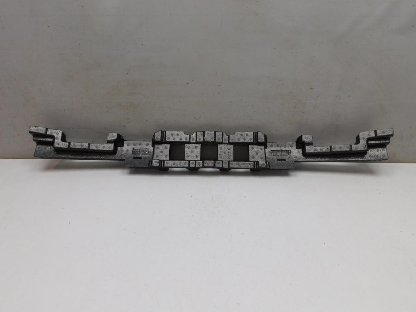 Усилитель переднего бампера