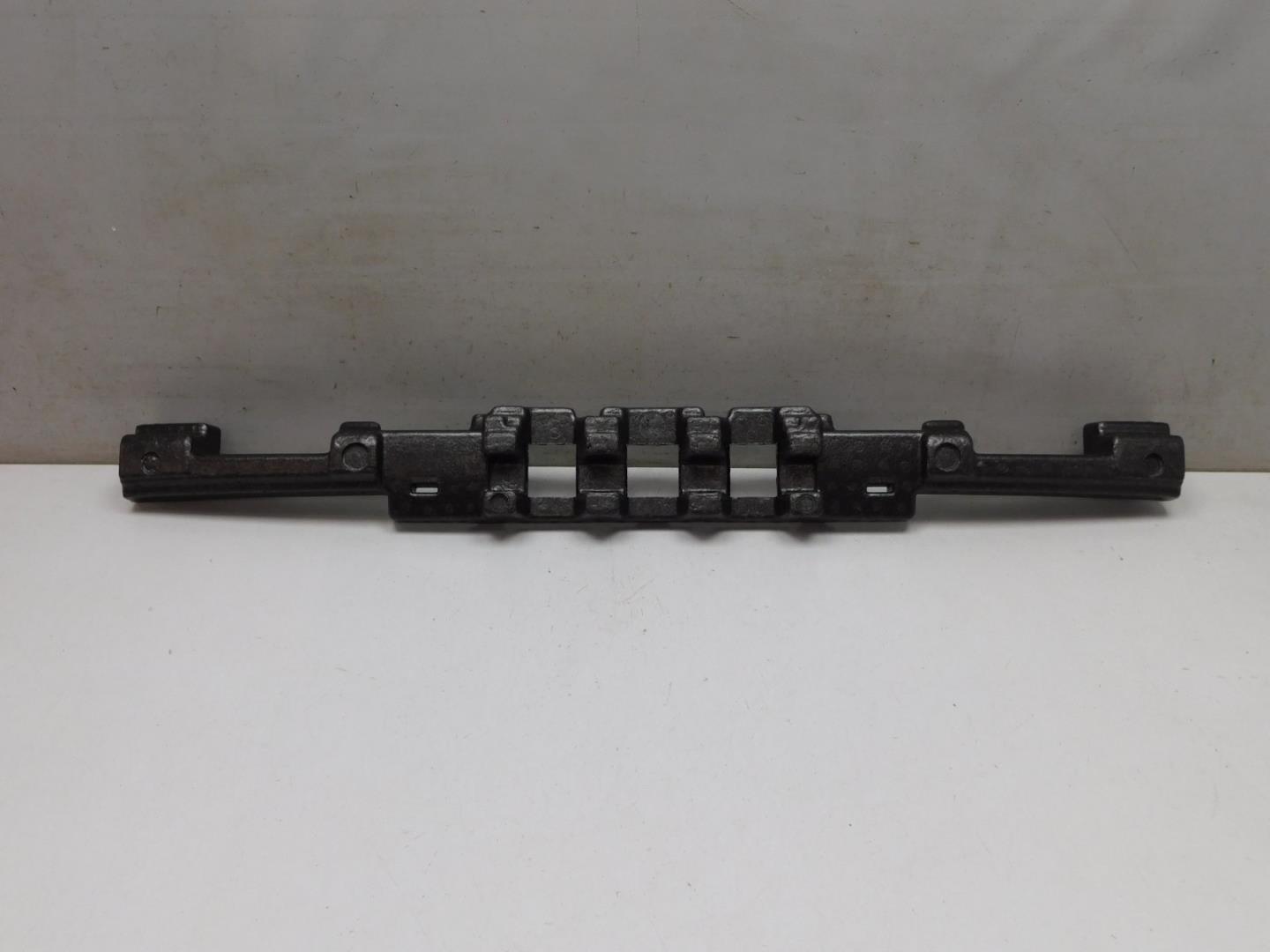 Усилитель переднего бампера