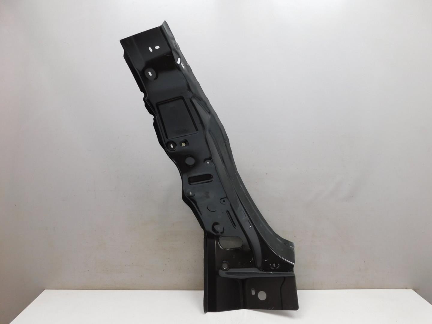 Кузовной элемент