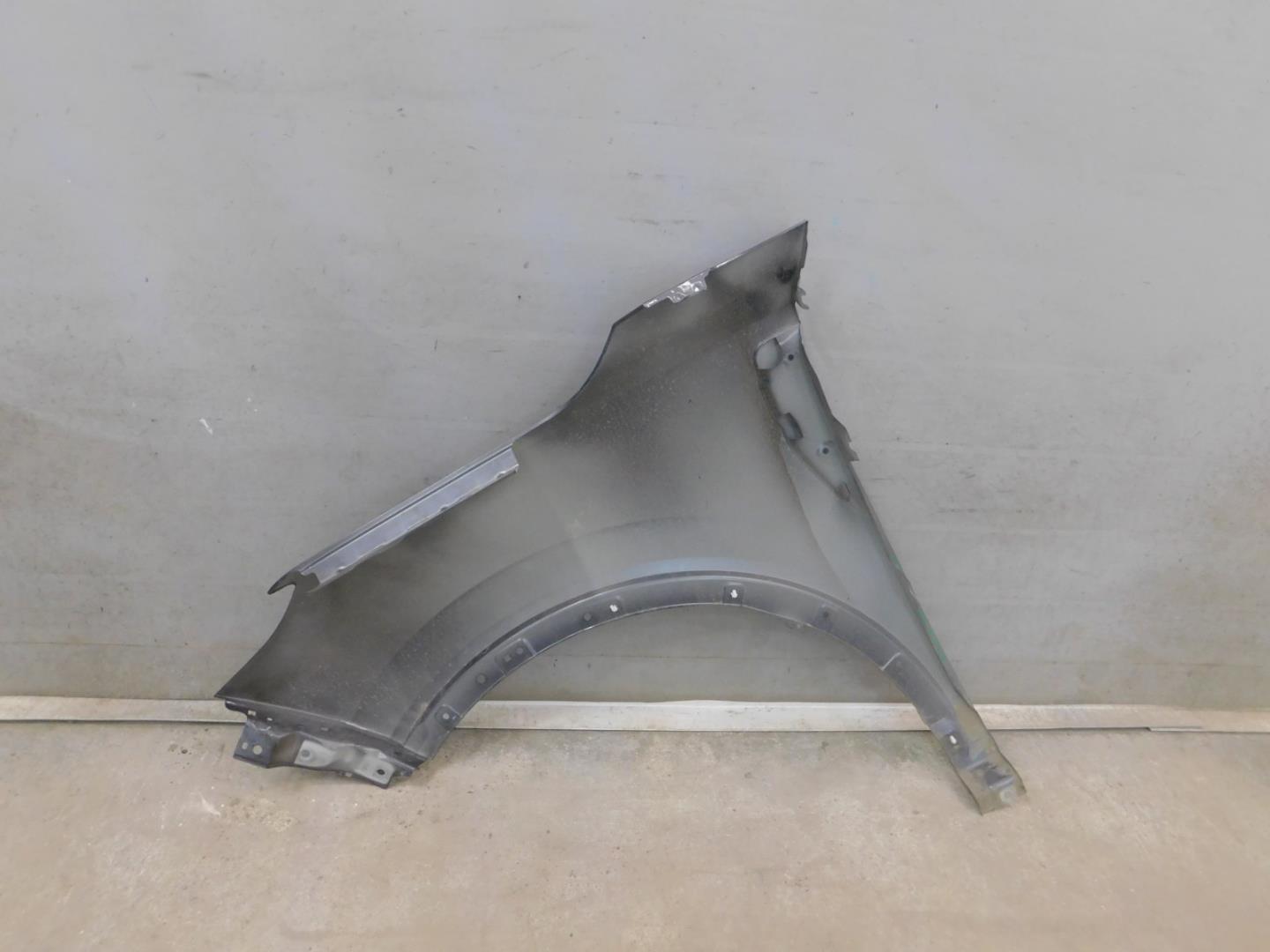 Крыло переднее правое