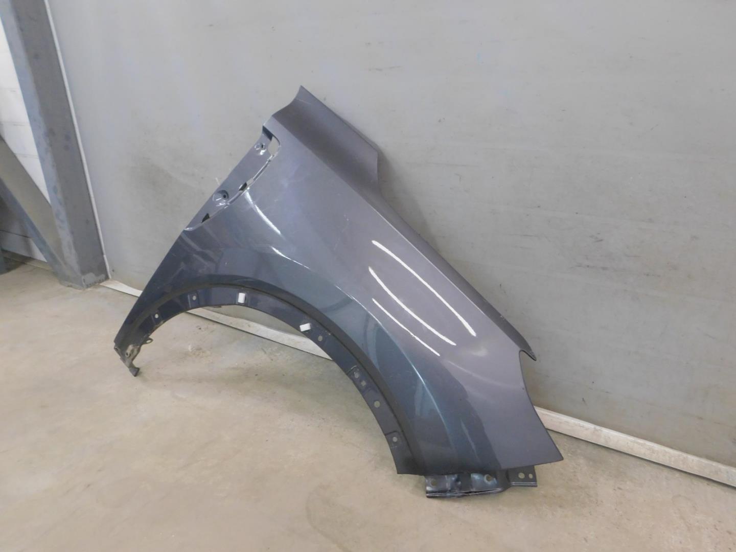 Крыло переднее правое