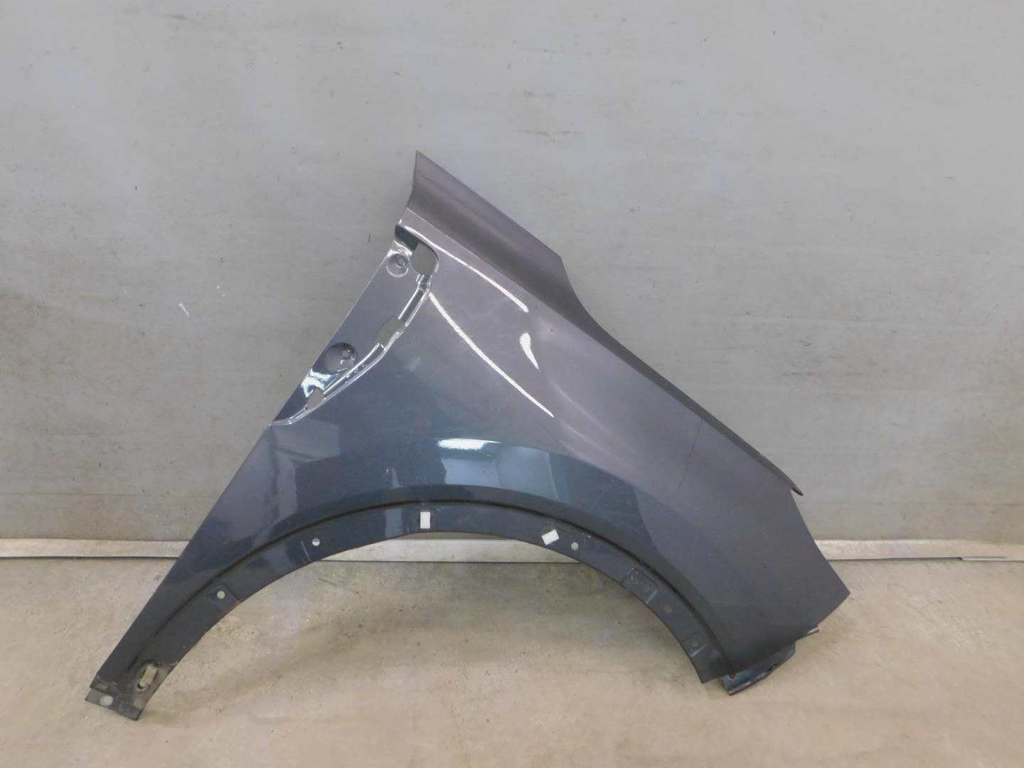 Крыло переднее правое