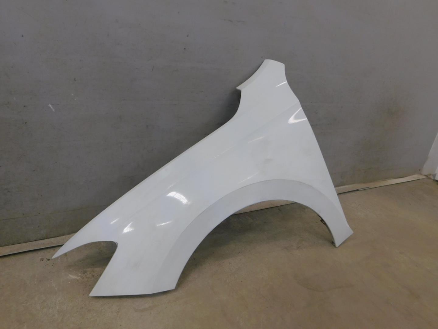 Крыло переднее левое