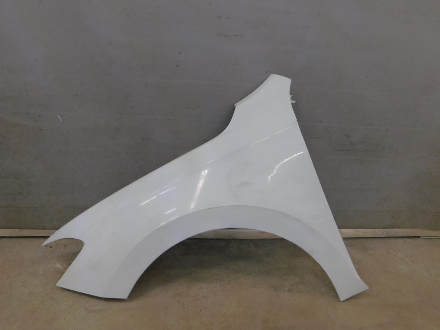 Крыло переднее левое