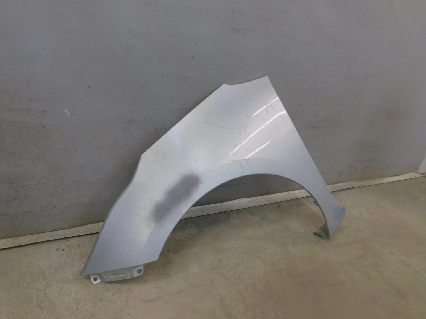 Крыло переднее левое