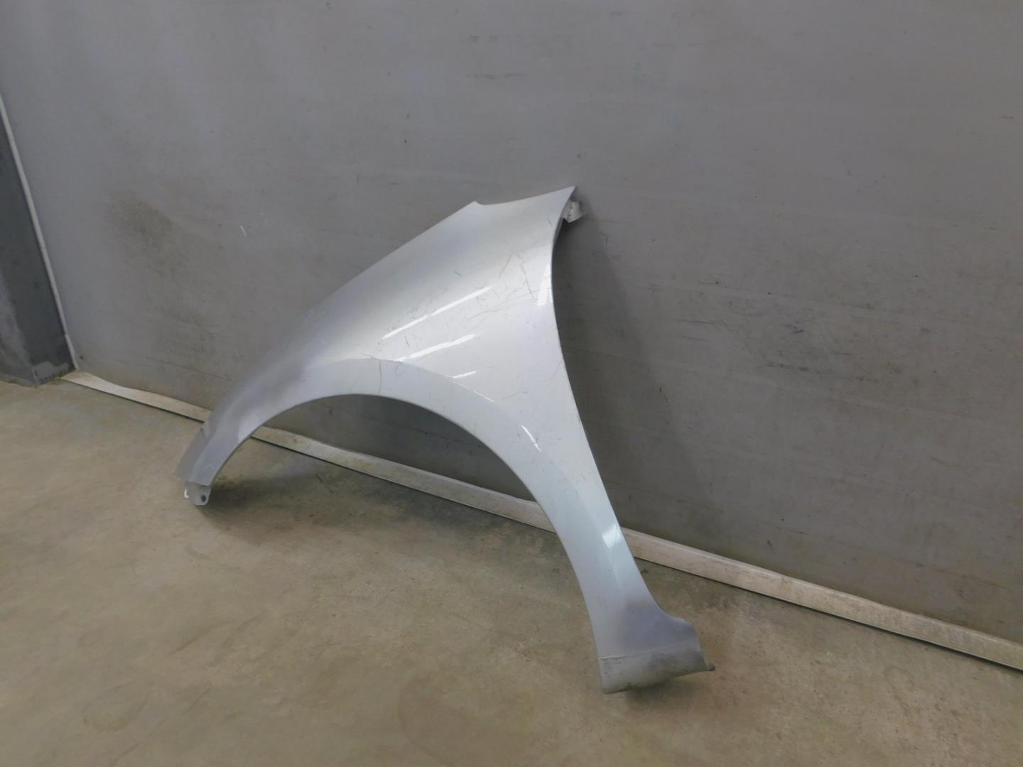 Крыло переднее левое