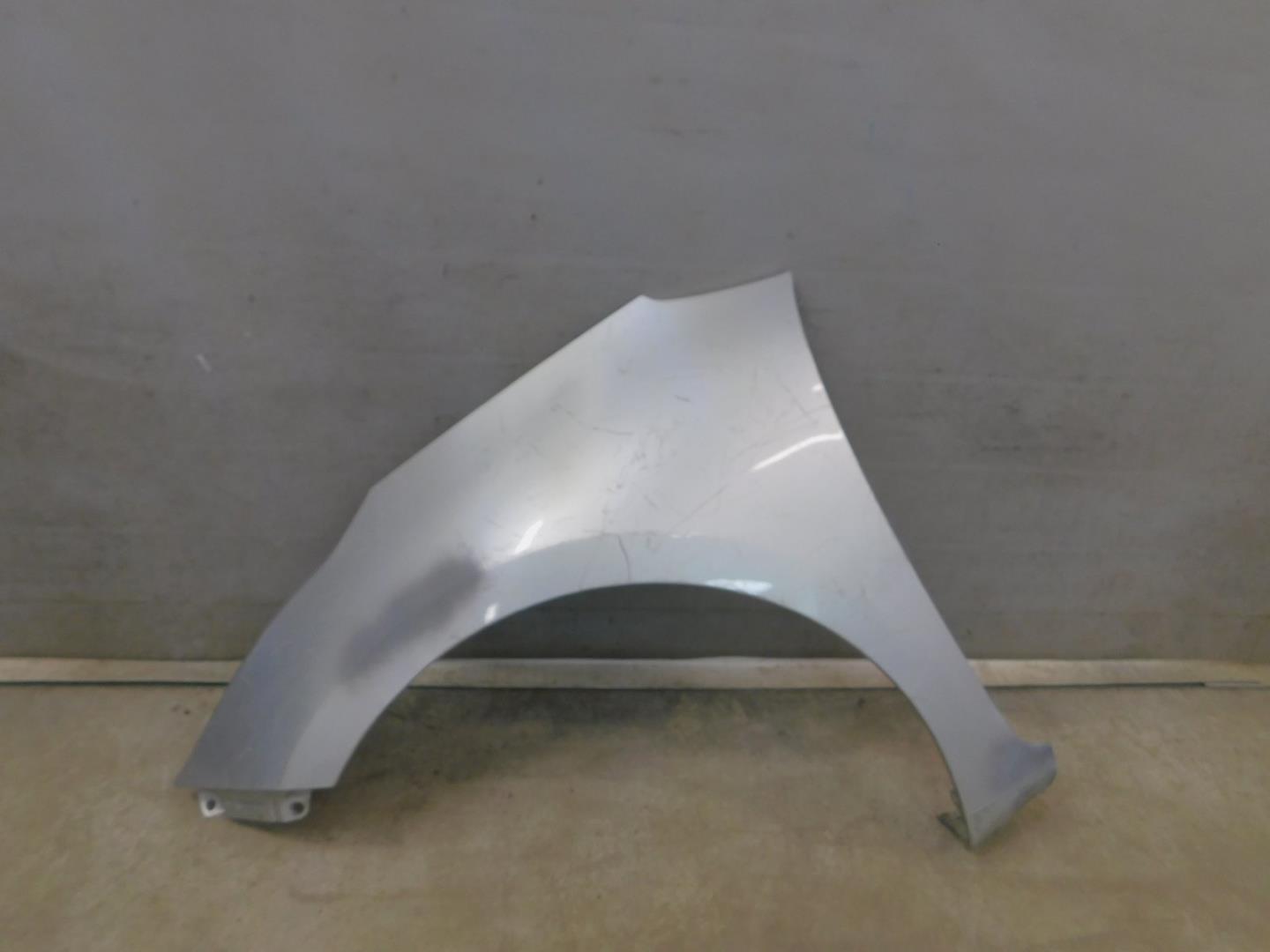 Крыло переднее левое