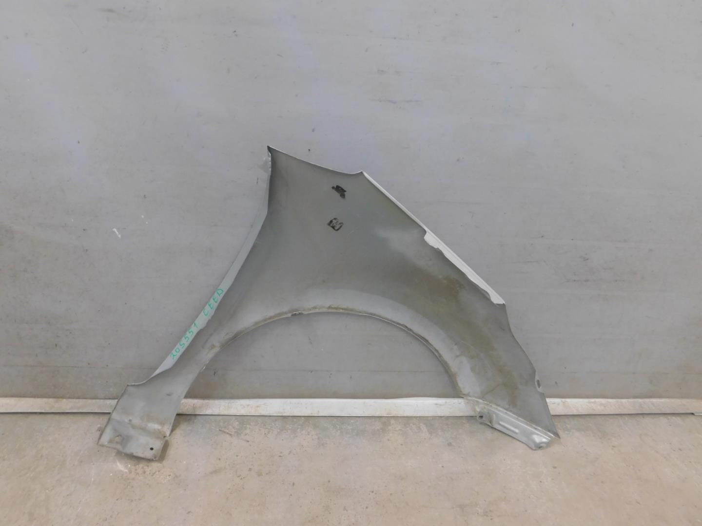 Крыло переднее левое