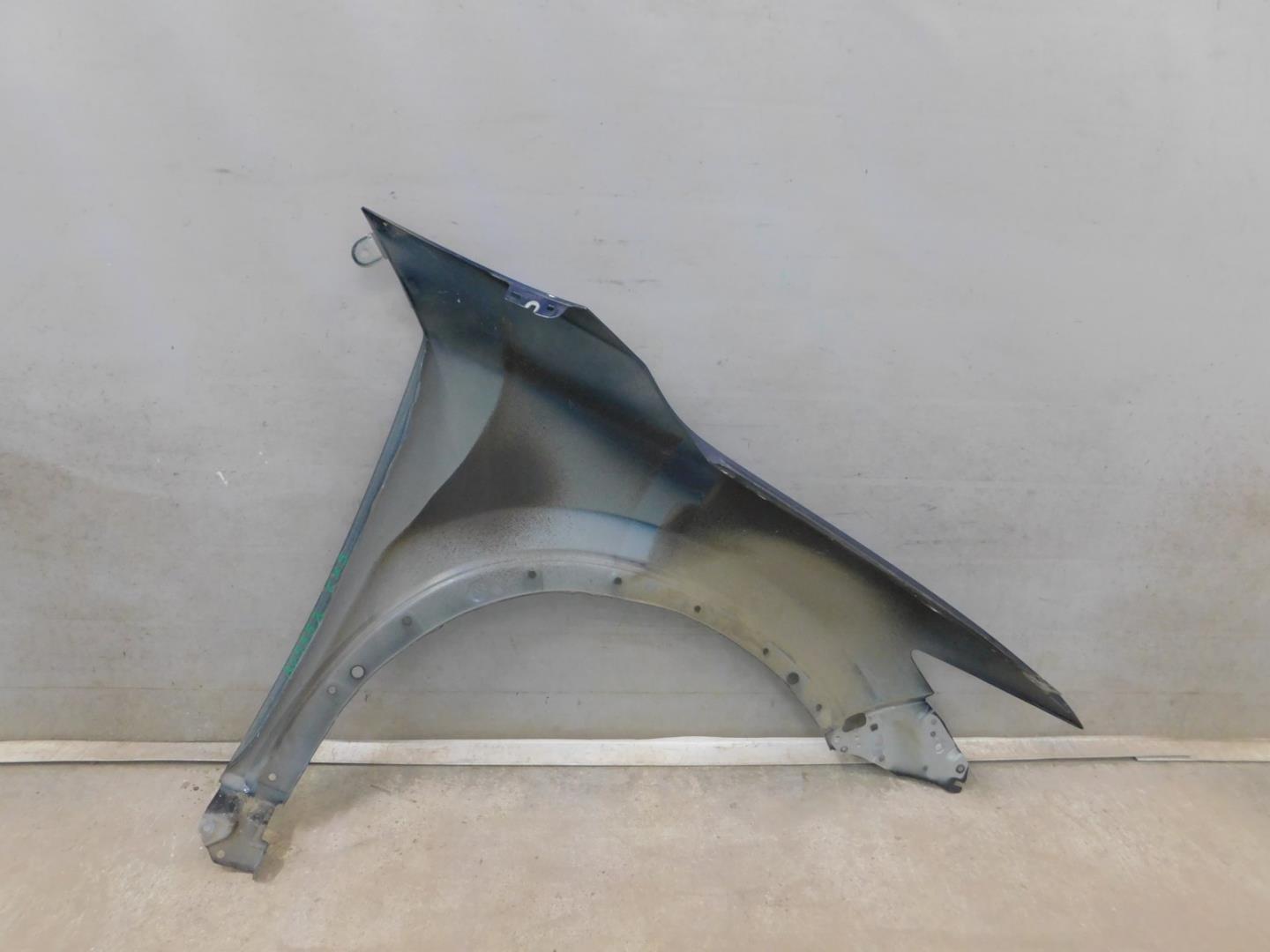 Крыло переднее левое