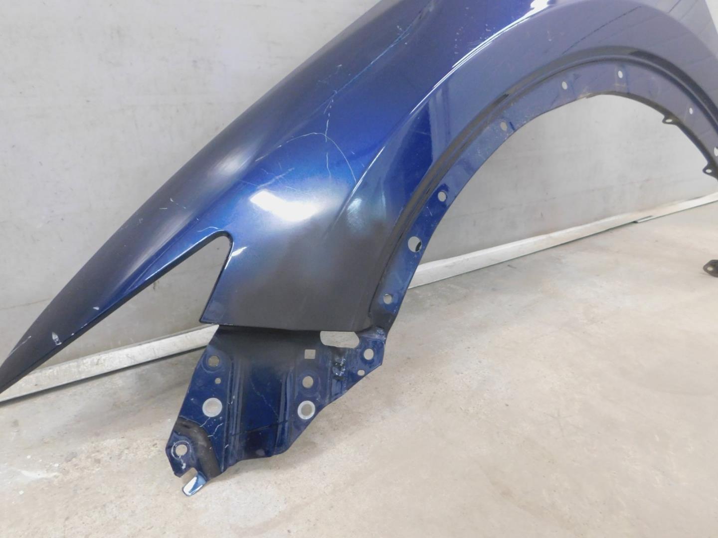 Крыло переднее левое