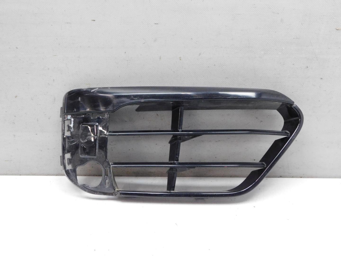 Решетка в бампер правая