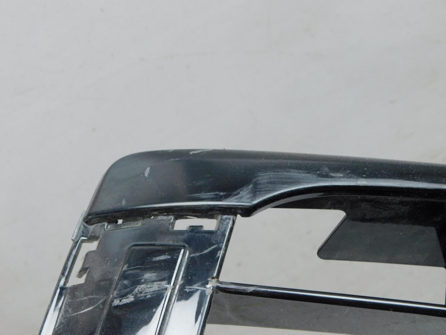 Решетка в бампер правая