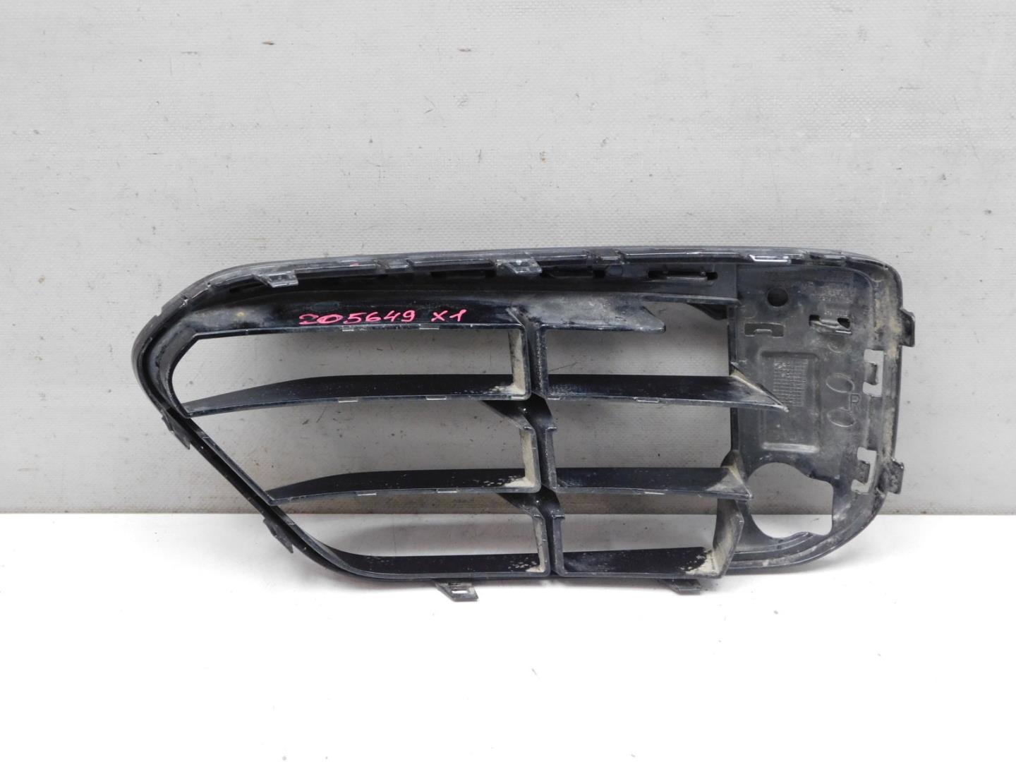 Решетка в бампер правая