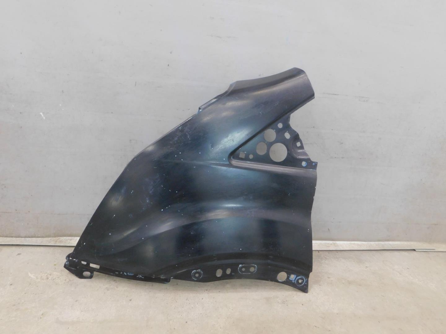 Крыло переднее левое