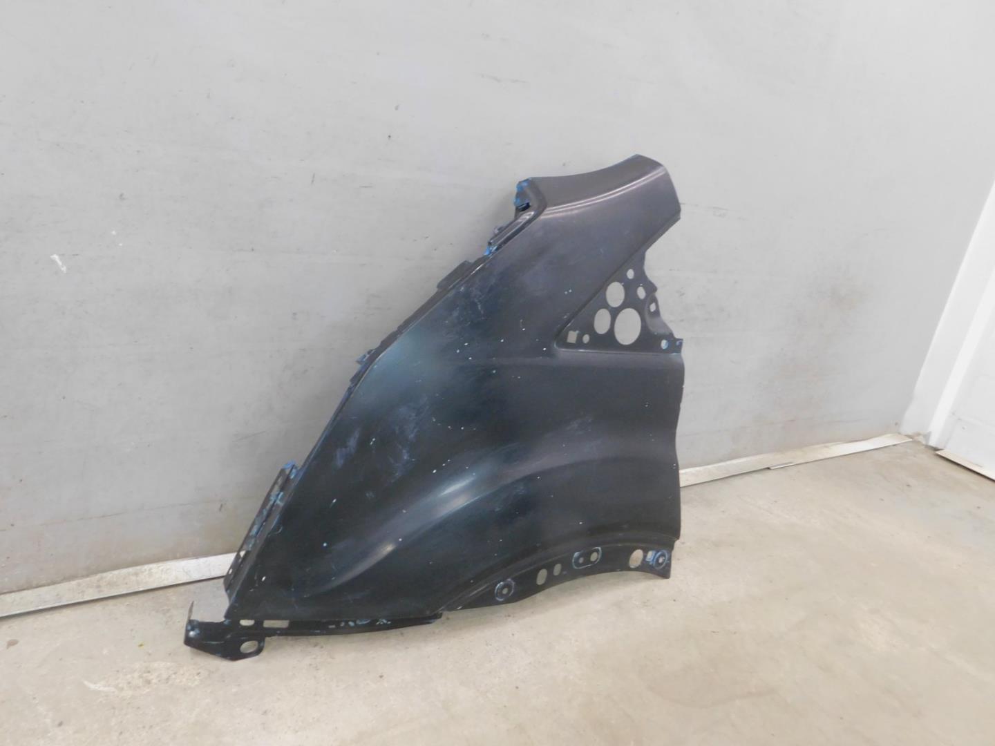 Крыло переднее левое