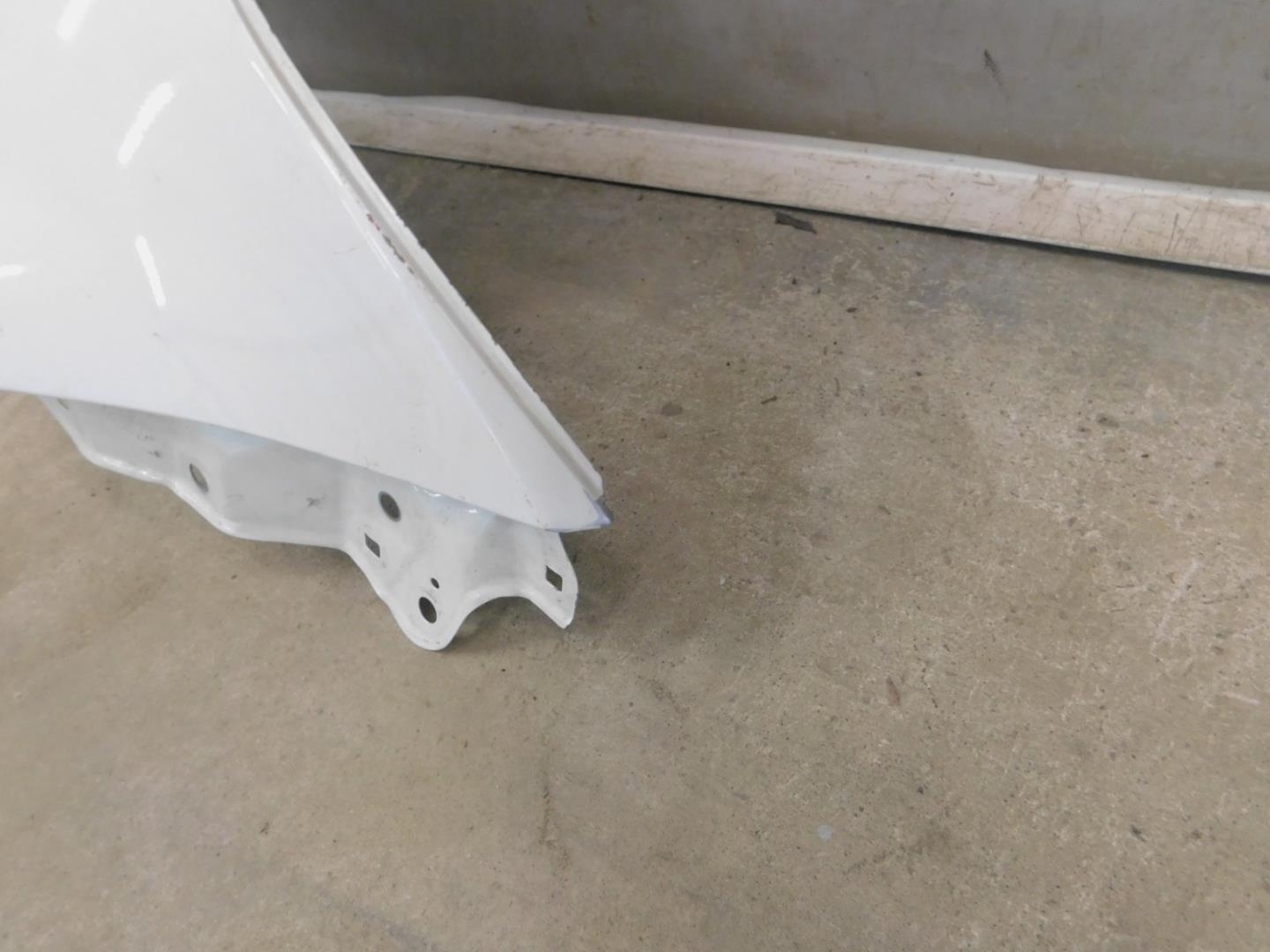 Крыло переднее правое