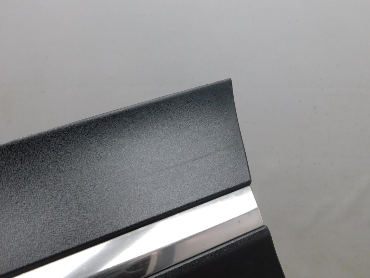 Накладка двери передней левой