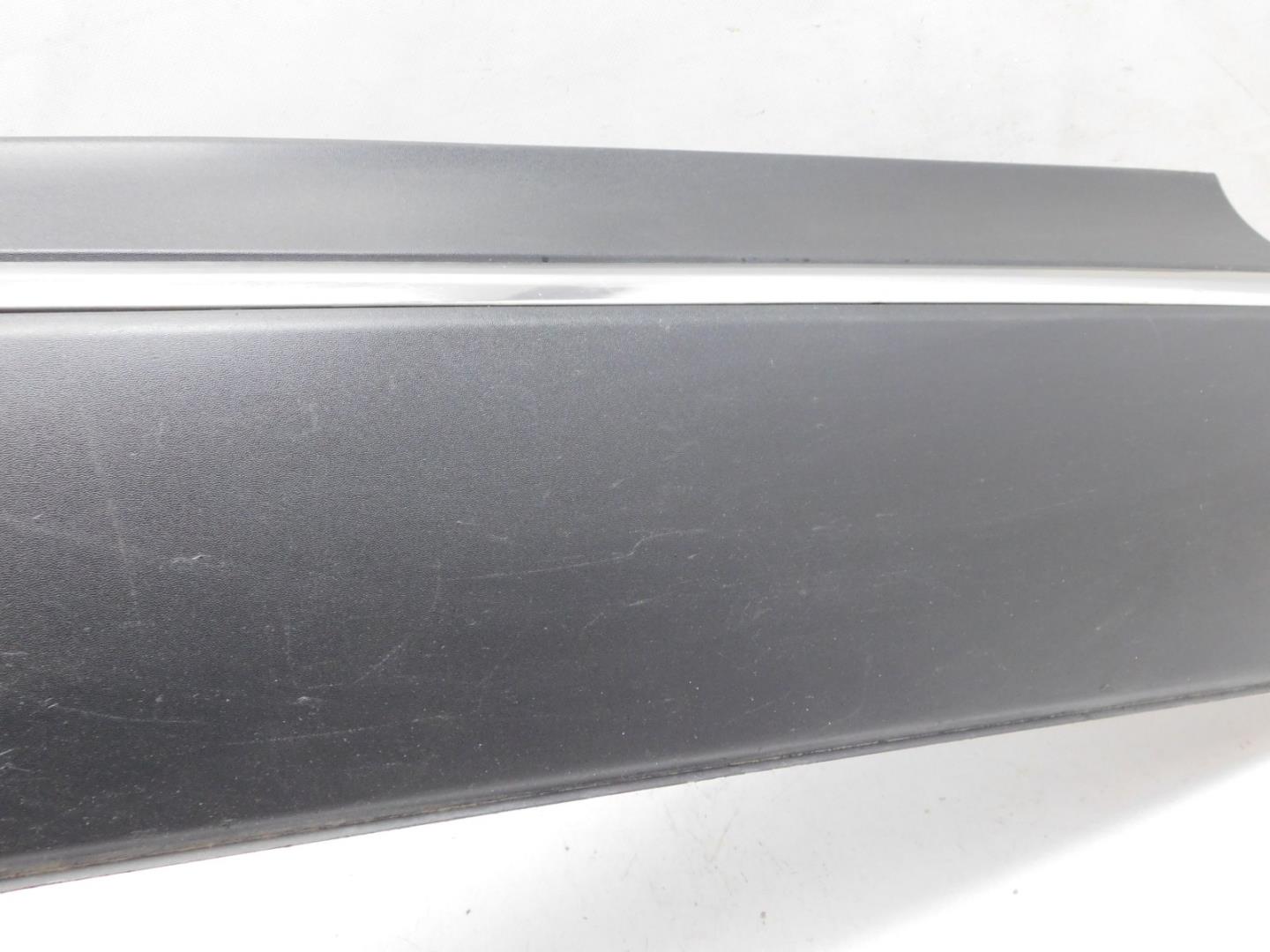 Накладка двери передней левой