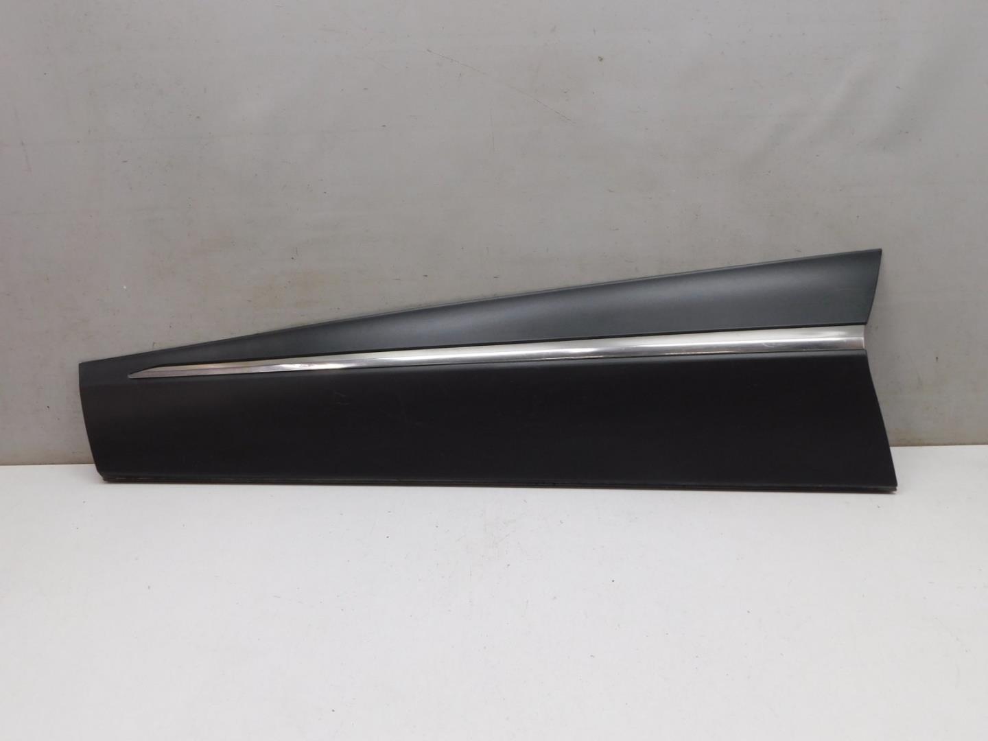 Накладка двери передней левой