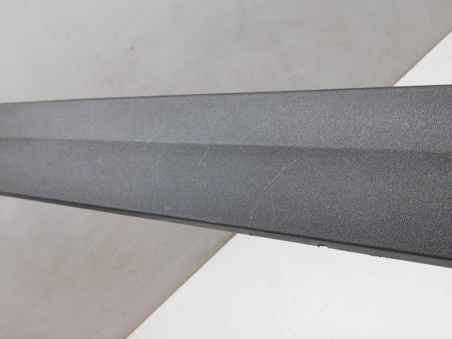 Накладка двери передней правой