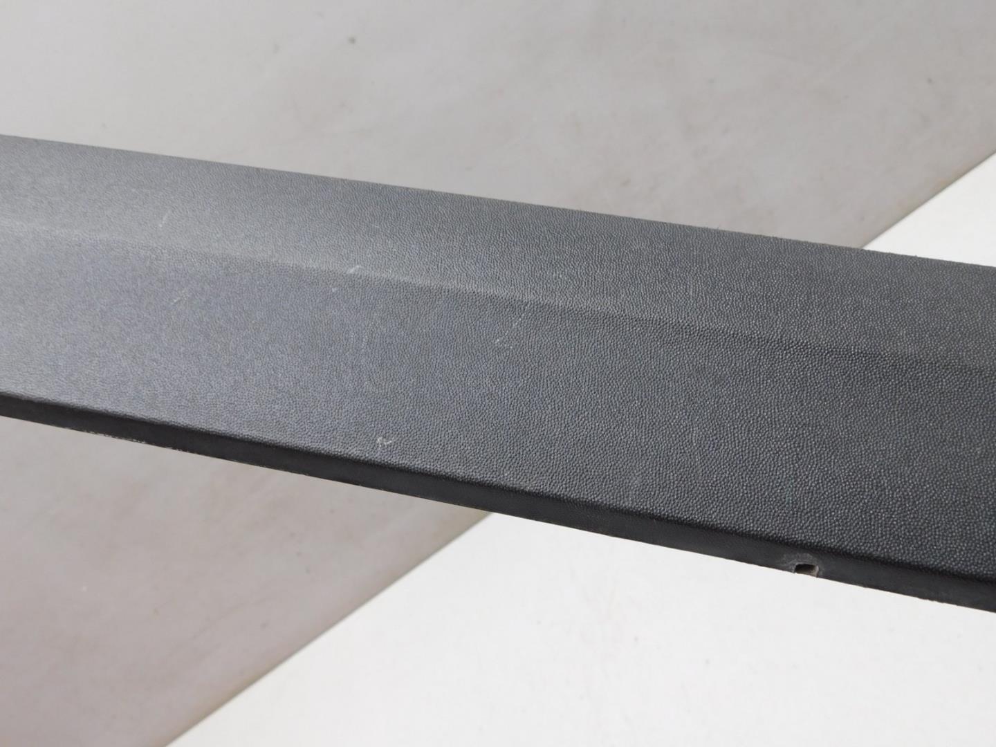 Накладка двери передней правой