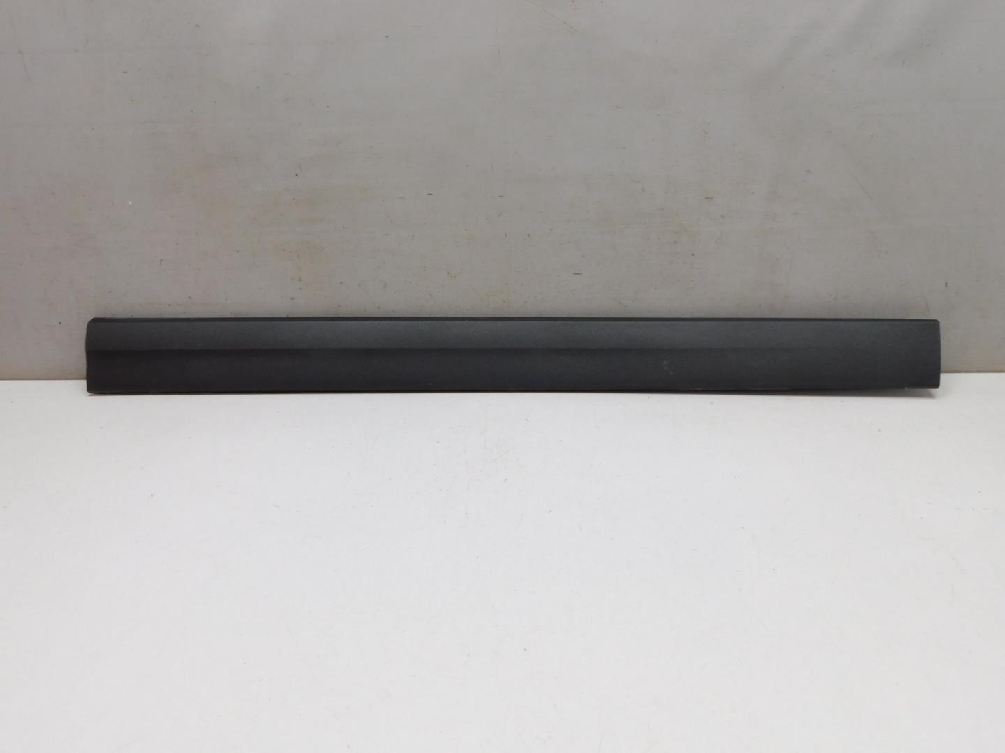 Накладка двери передней правой