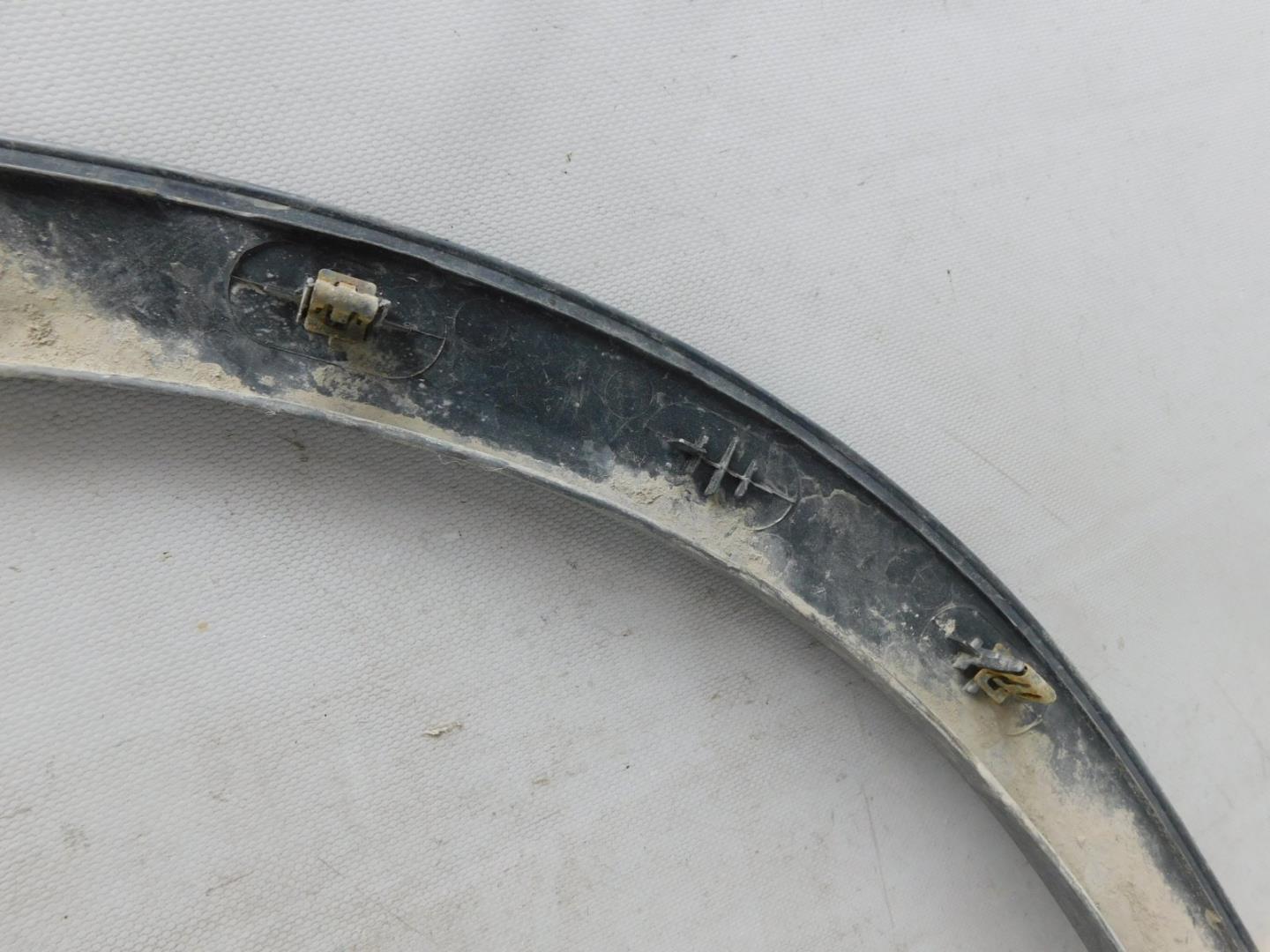 Накладка крыла переднего левого