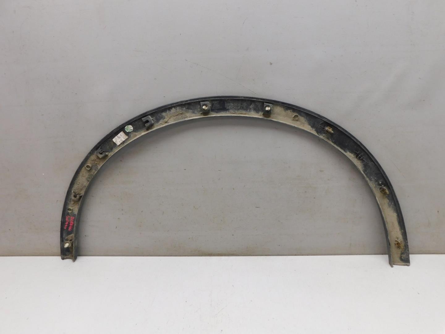 Накладка крыла переднего левого